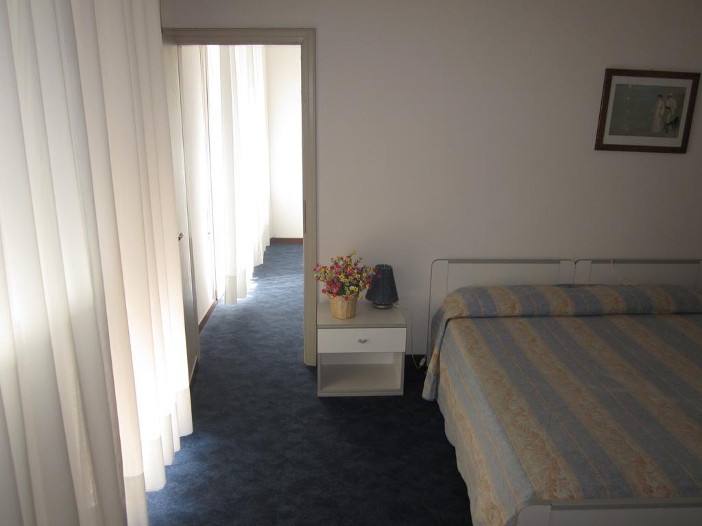 Hotel Savoia 리도 디 예솔로 객실 사진